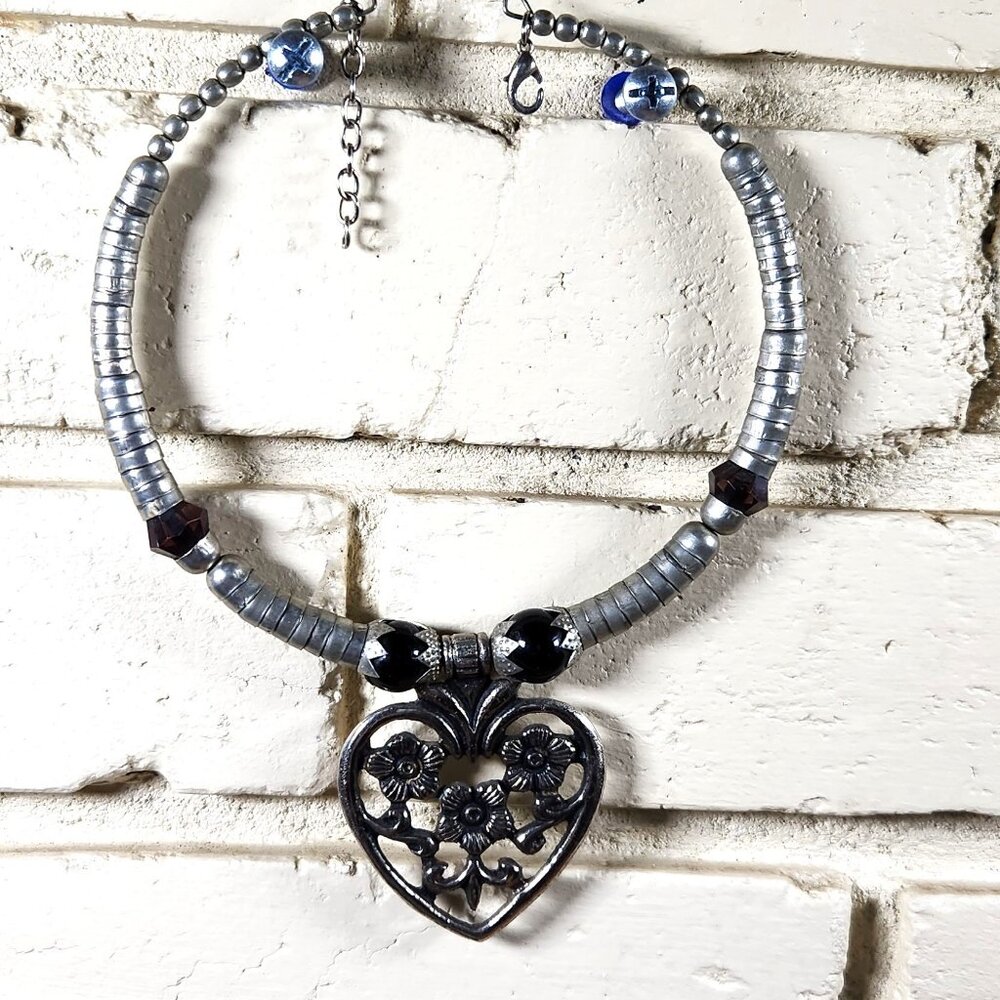 Vintage Womens Tibetan Silver Heart & Onyx Chocker Necklace
